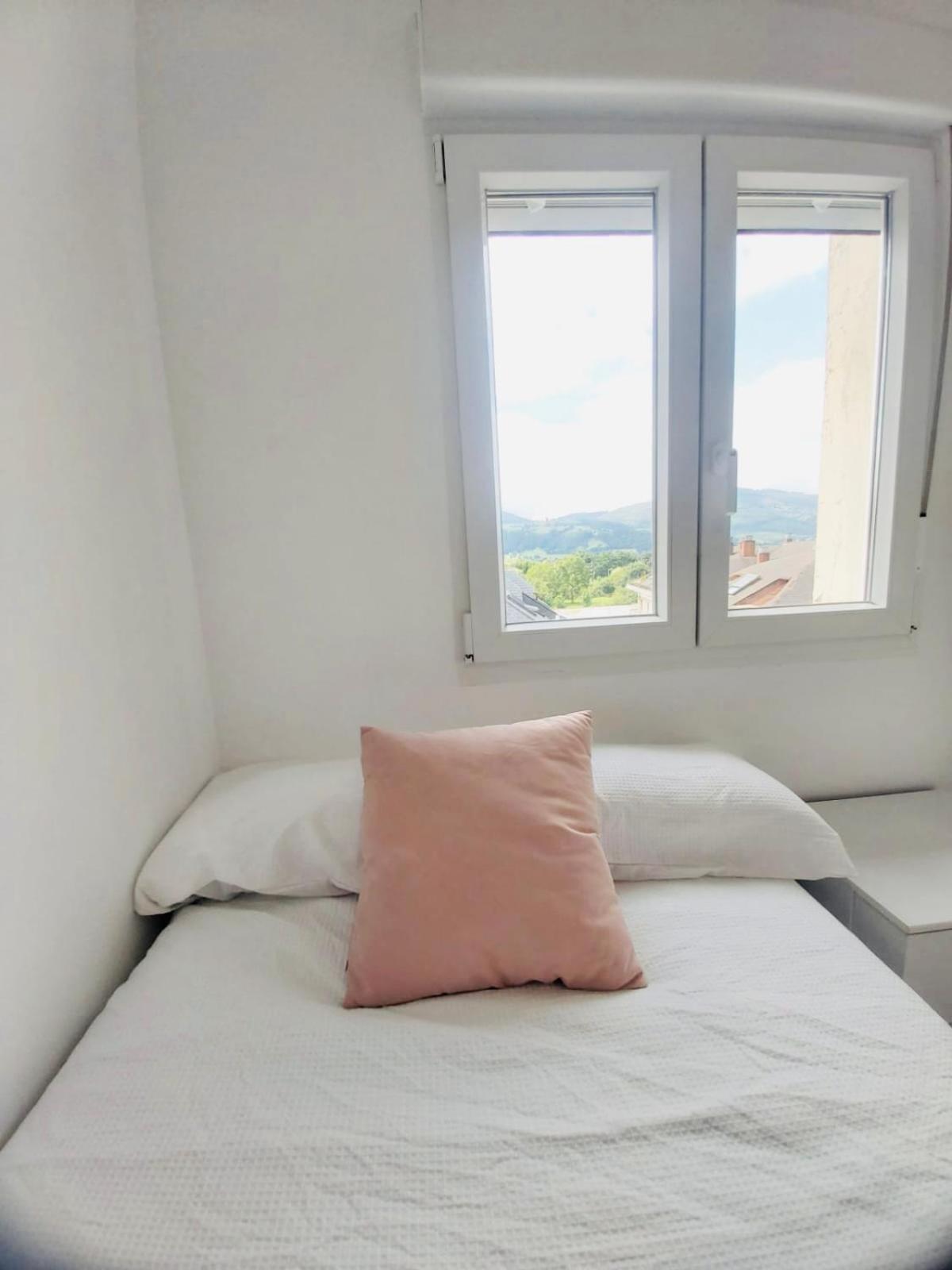 Descubre Cantabria! Piso Con 3 Habitaciones, Con Capacidad Hasta 5 Personas! Entero! Saron